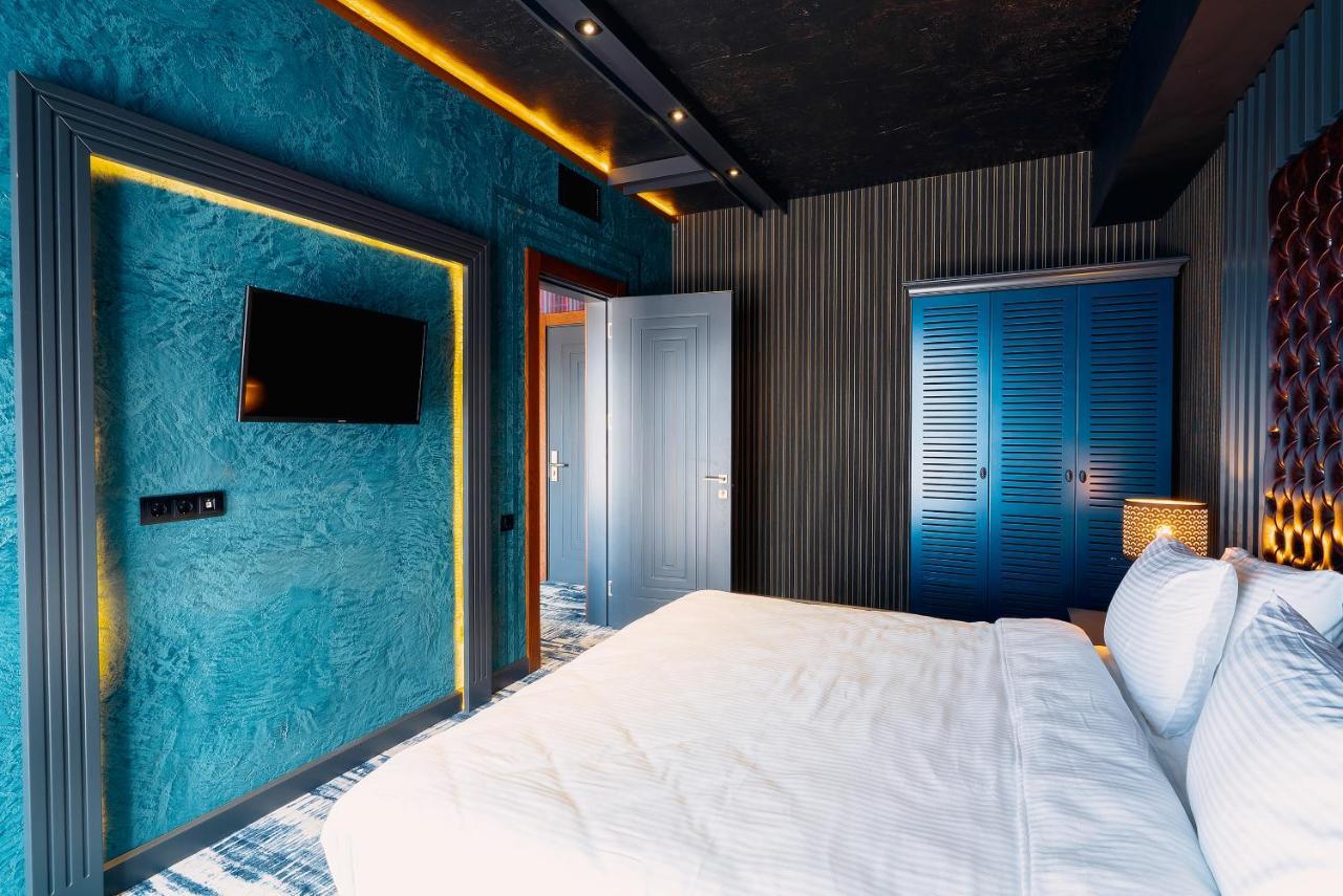 Tapis Rouge Design Boutique Hotel 바투미 외부 사진 A room at the hotel