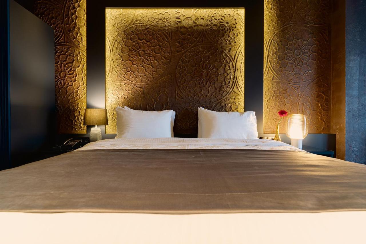 Tapis Rouge Design Boutique Hotel 바투미 외부 사진 A room at the hotel