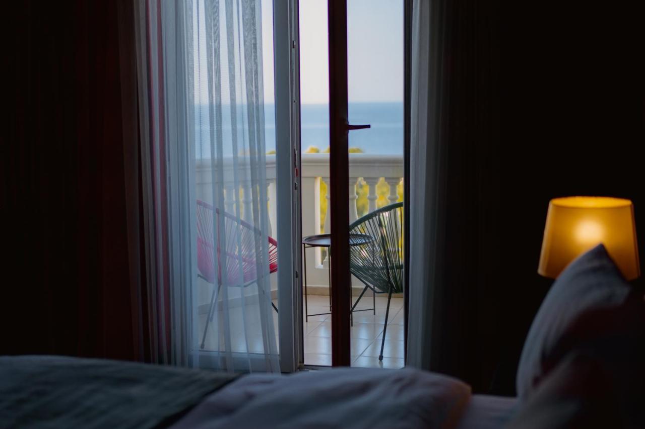 Tapis Rouge Design Boutique Hotel 바투미 외부 사진 A room at the hotel