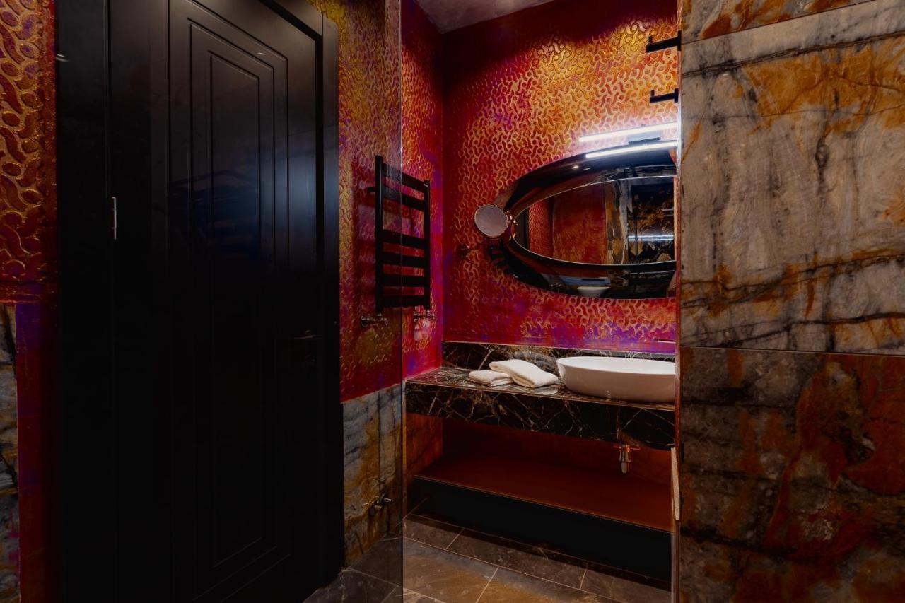 Tapis Rouge Design Boutique Hotel 바투미 외부 사진 Bathroom