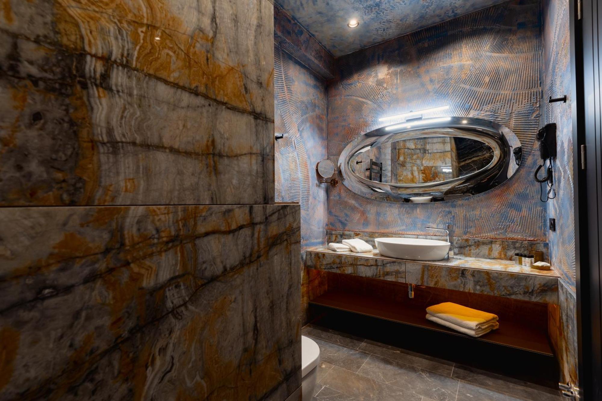 Tapis Rouge Design Boutique Hotel 바투미 외부 사진 Bathroom