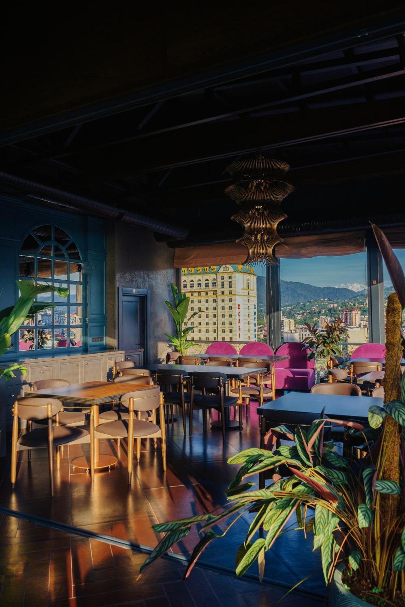 Tapis Rouge Design Boutique Hotel 바투미 외부 사진 The rooftop bar at the Standard Hollywood