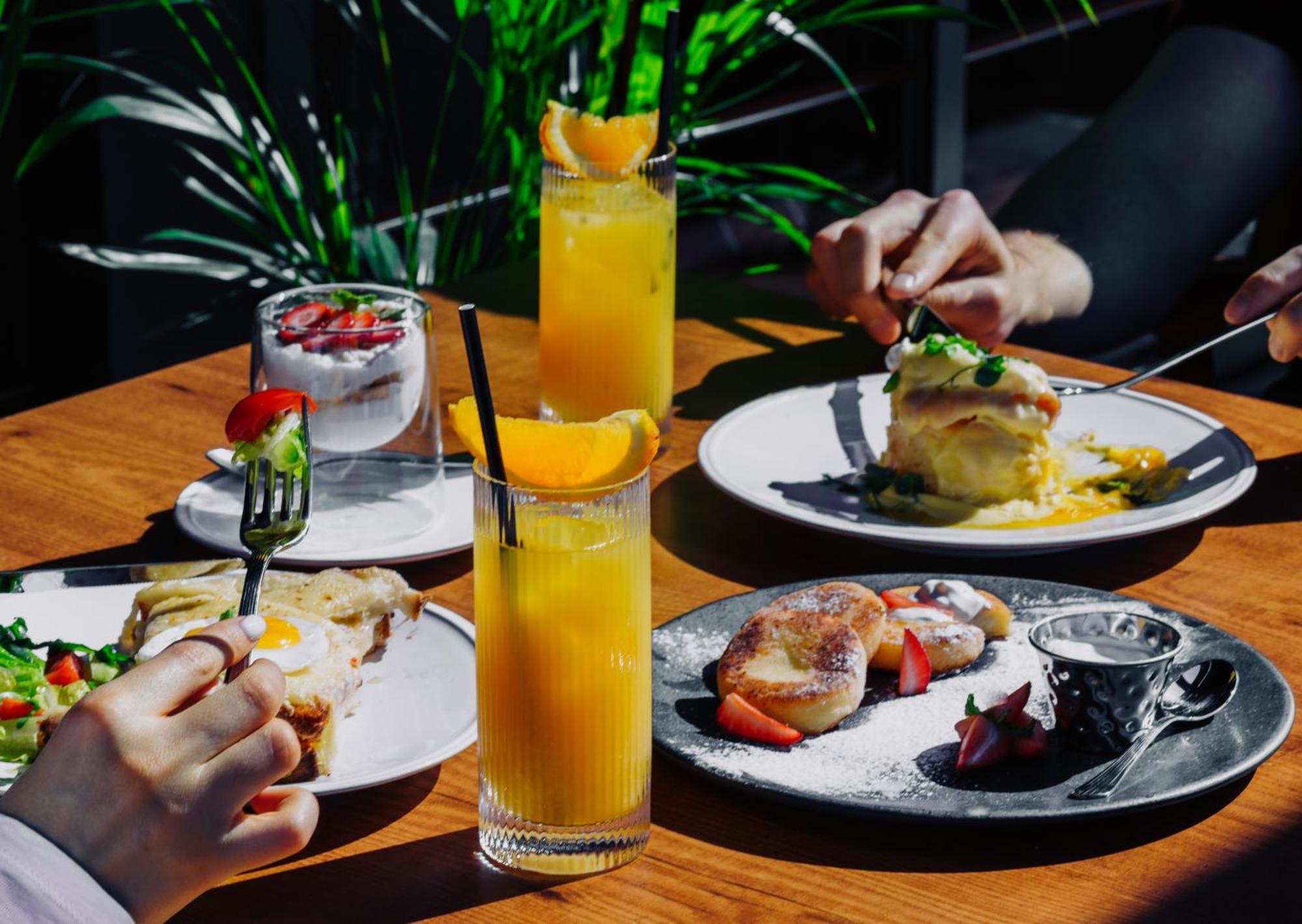 Tapis Rouge Design Boutique Hotel 바투미 외부 사진 A meal at a restaurant