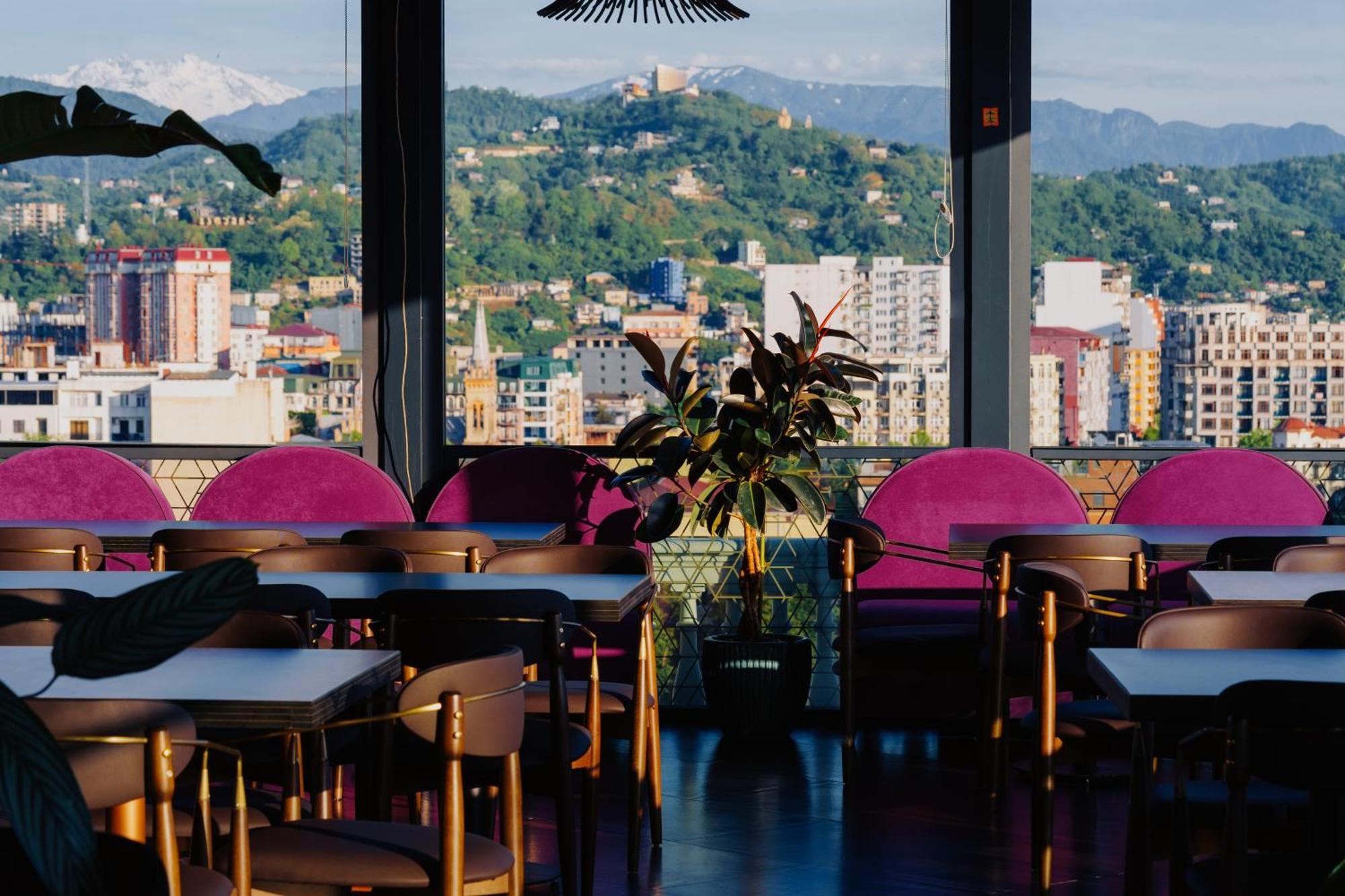 Tapis Rouge Design Boutique Hotel 바투미 외부 사진 Skyline Bar